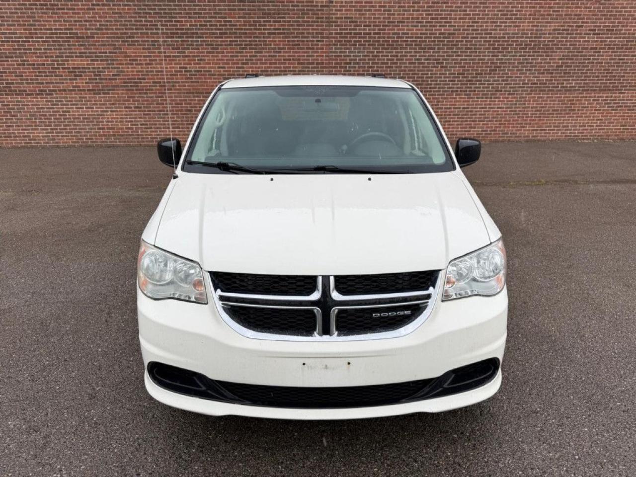 2012 Dodge Grand Caravan SXT | ONE OWNER | STOW N GO | MULTI-FUNCTION STEERING WHEEL | ECON MODE | AUX | - Photo #10