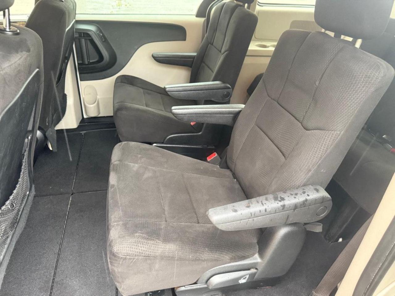 2012 Dodge Grand Caravan SXT | ONE OWNER | STOW N GO | MULTI-FUNCTION STEERING WHEEL | ECON MODE | AUX | - Photo #15