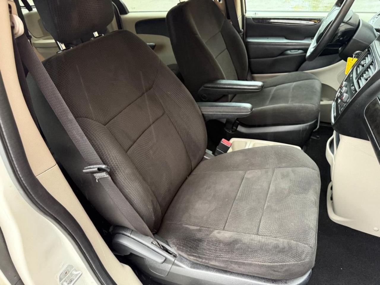 2012 Dodge Grand Caravan SXT | ONE OWNER | STOW N GO | MULTI-FUNCTION STEERING WHEEL | ECON MODE | AUX | - Photo #18