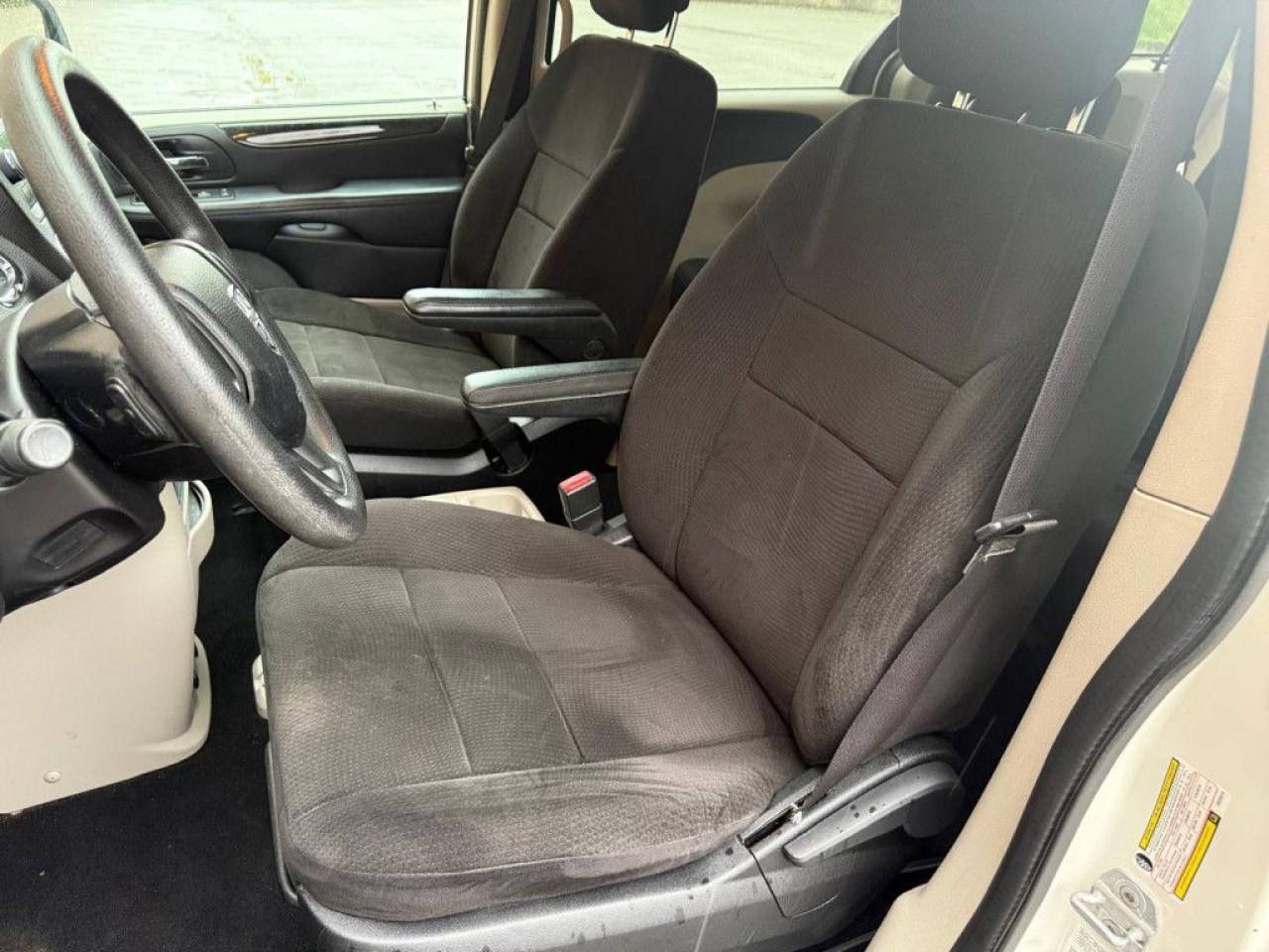 2012 Dodge Grand Caravan SXT | ONE OWNER | STOW N GO | MULTI-FUNCTION STEERING WHEEL | ECON MODE | AUX | - Photo #14