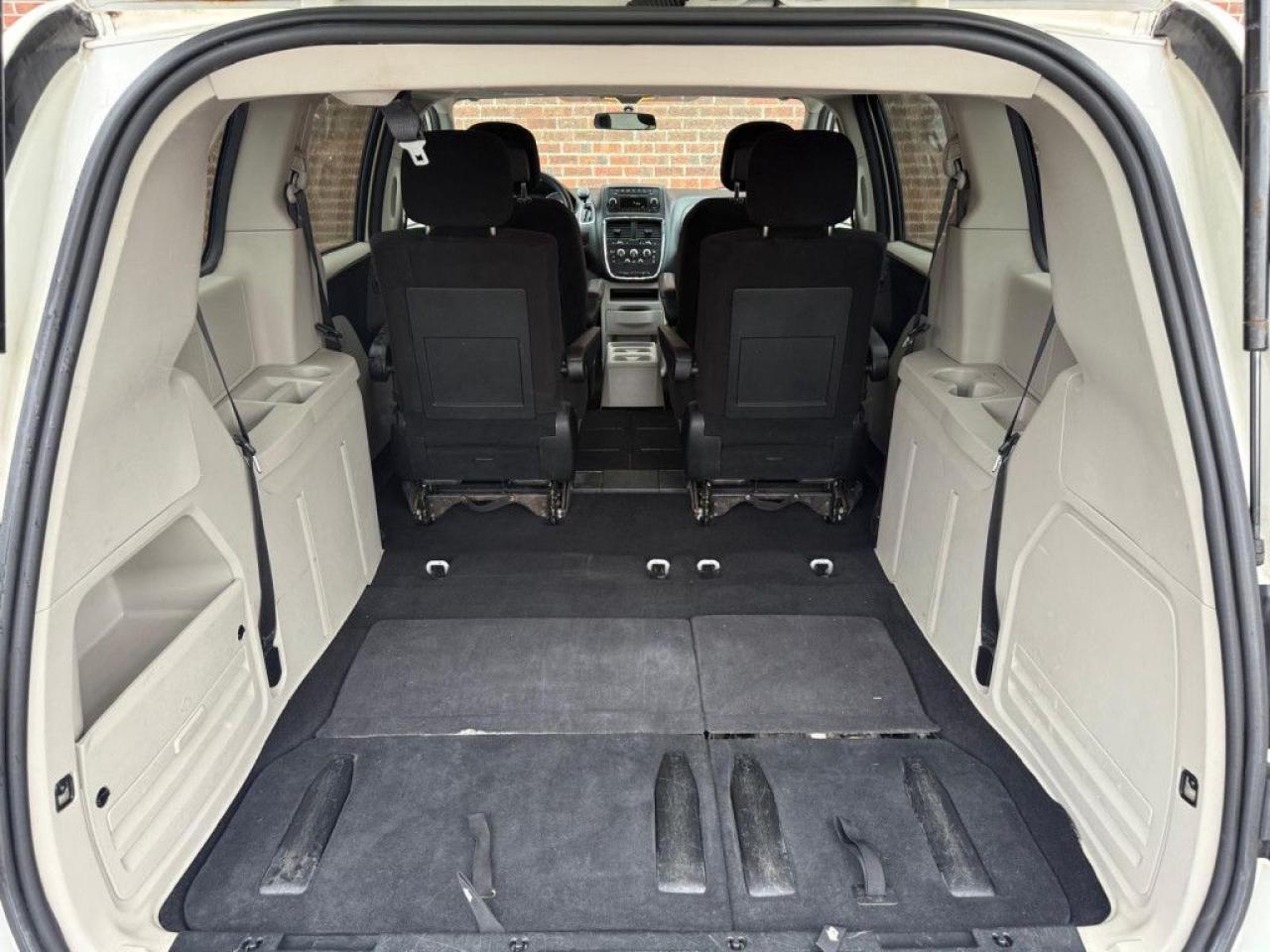 2012 Dodge Grand Caravan SXT | ONE OWNER | STOW N GO | MULTI-FUNCTION STEERING WHEEL | ECON MODE | AUX | - Photo #19