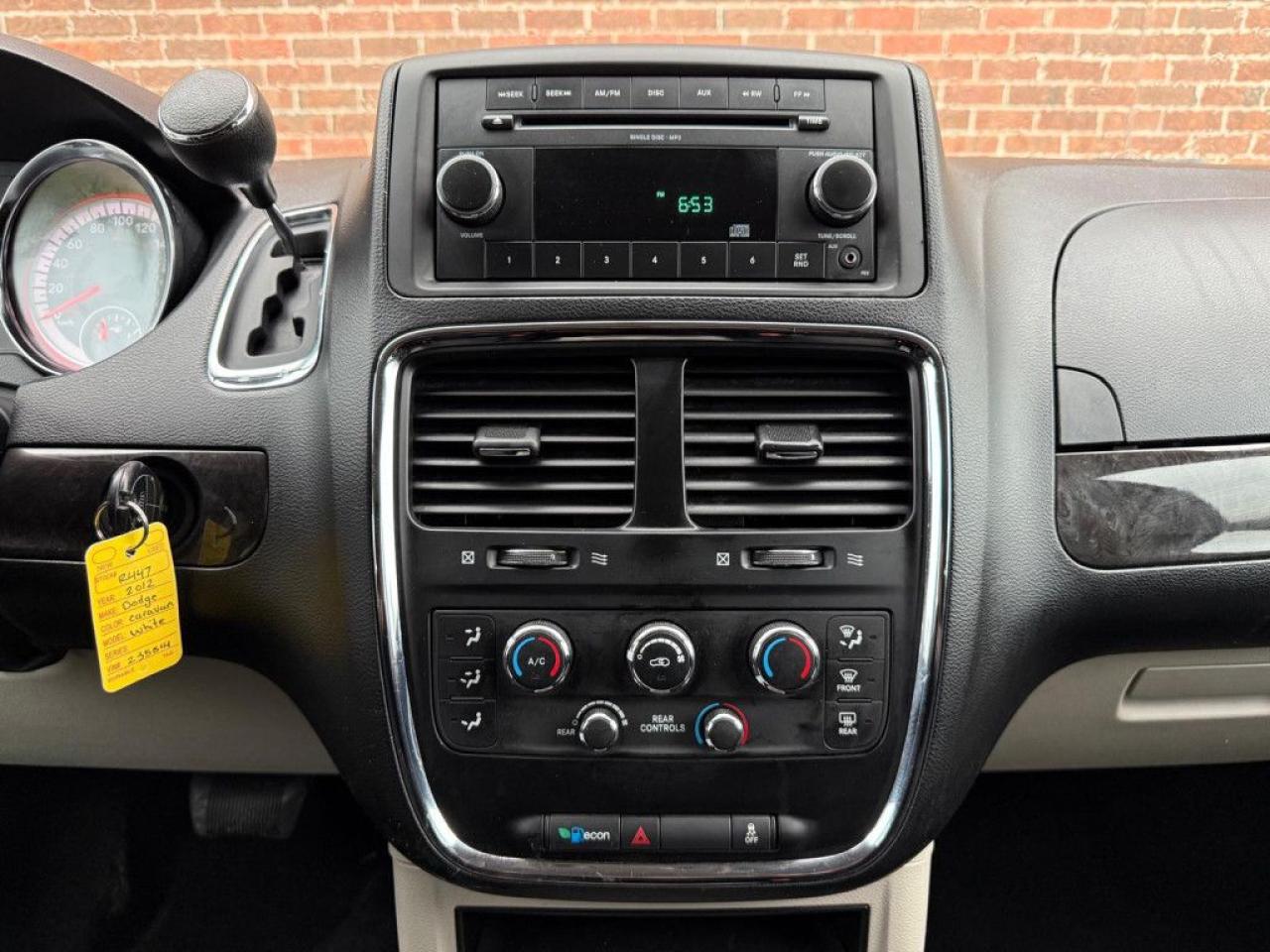 2012 Dodge Grand Caravan SXT | ONE OWNER | STOW N GO | MULTI-FUNCTION STEERING WHEEL | ECON MODE | AUX | - Photo #24