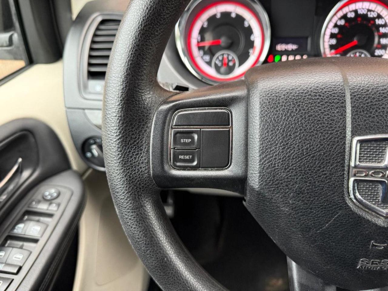 2012 Dodge Grand Caravan SXT | ONE OWNER | STOW N GO | MULTI-FUNCTION STEERING WHEEL | ECON MODE | AUX | - Photo #22