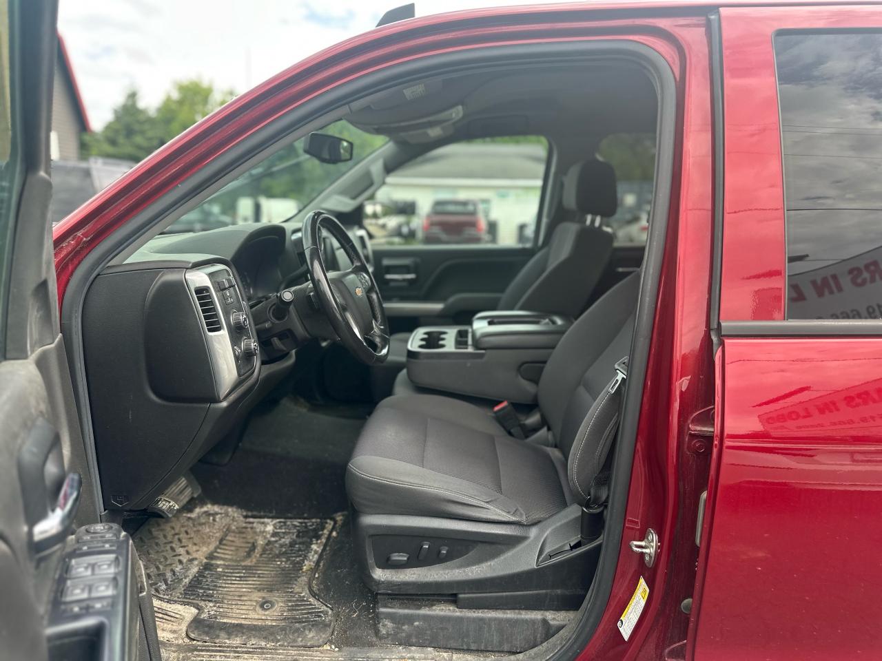 2018 Chevrolet Silverado 1500 4WD Crew Cab 143.5" LT Photo9