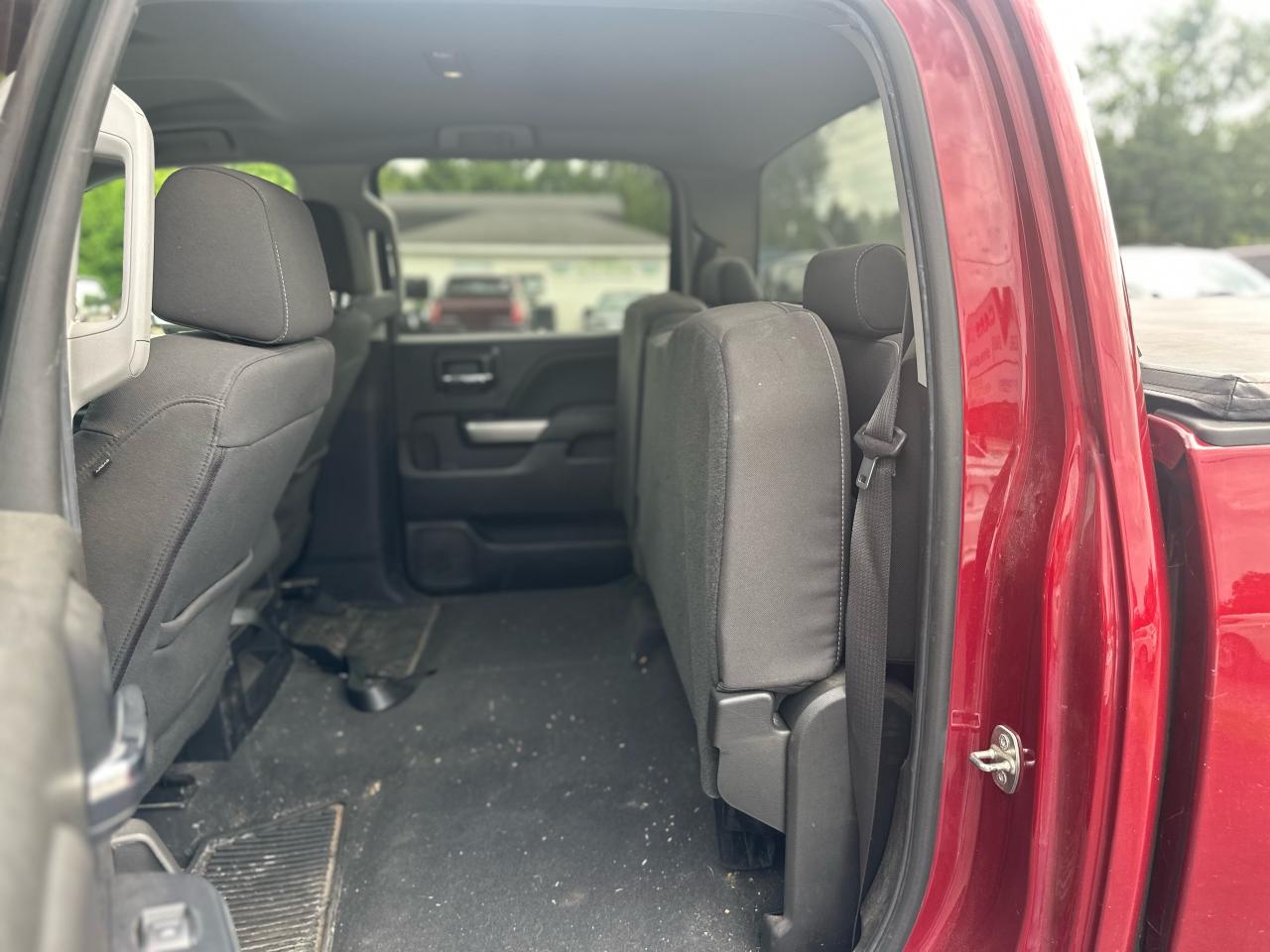 2018 Chevrolet Silverado 1500 4WD Crew Cab 143.5" LT Photo12