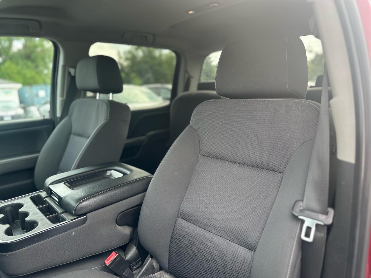 2018 Chevrolet Silverado 1500 4WD Crew Cab 143.5" LT Photo29