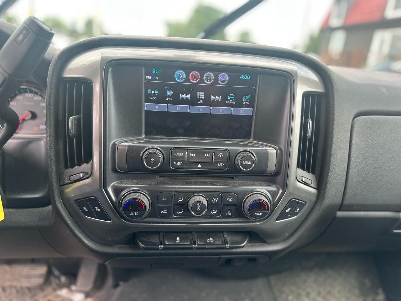 2018 Chevrolet Silverado 1500 4WD Crew Cab 143.5" LT Photo31