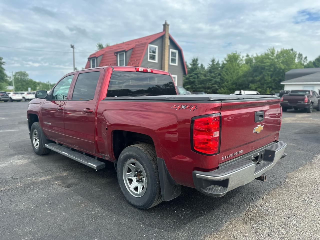 2018 Chevrolet Silverado 1500 4WD Crew Cab 143.5" LT Photo5