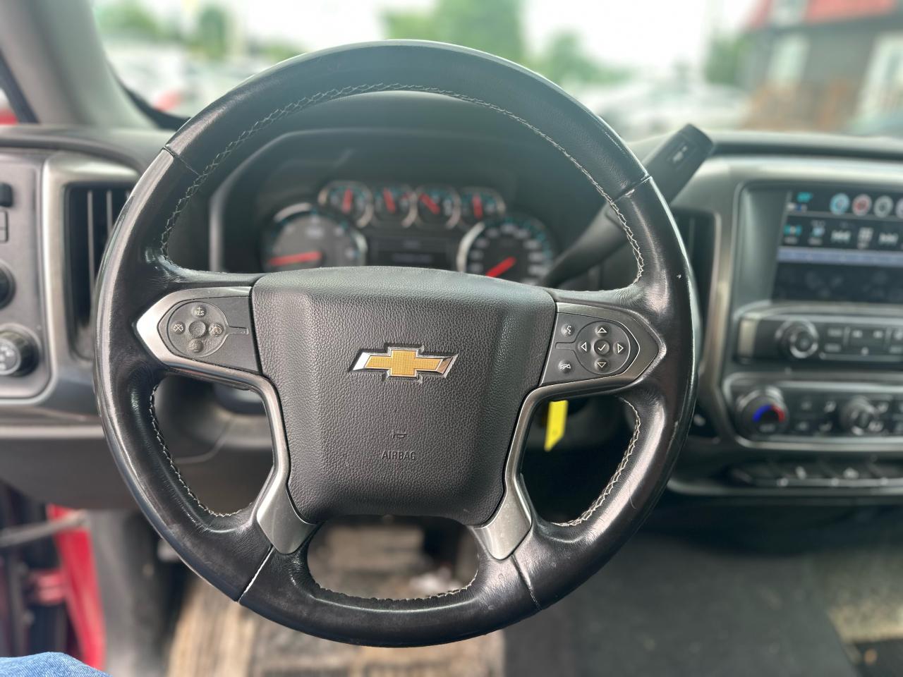 2018 Chevrolet Silverado 1500 4WD Crew Cab 143.5" LT Photo32