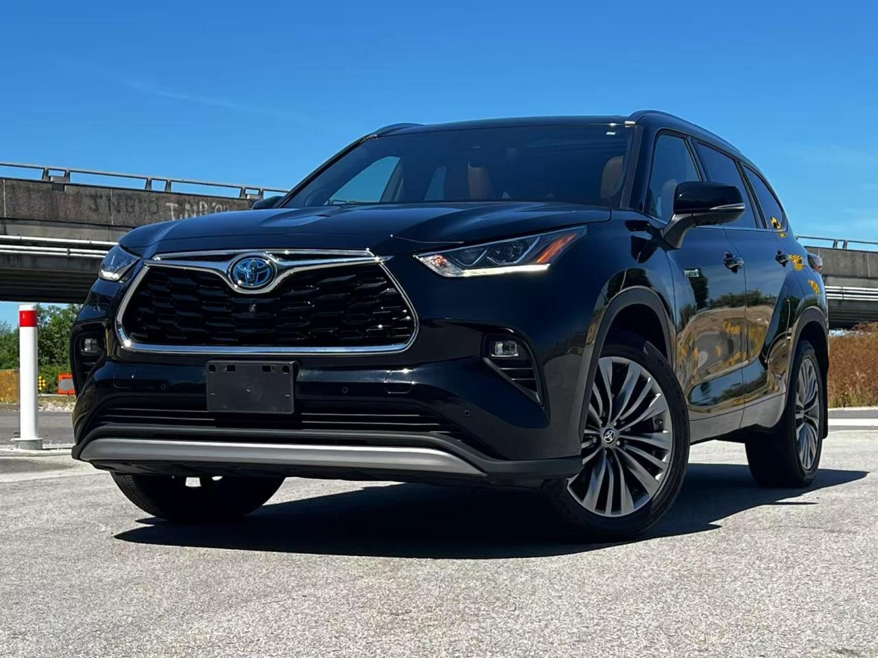 Used 2021 Toyota Highlander Hybrid PLATINUM/ CLEAN TITLE/ BC LOCAL for sale in Richmond, BC