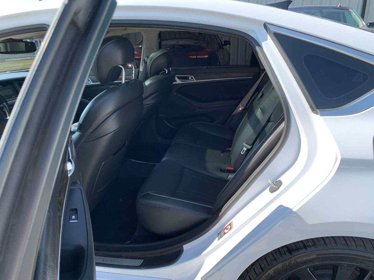 2015 Hyundai Genesis Ultimate - Photo #18