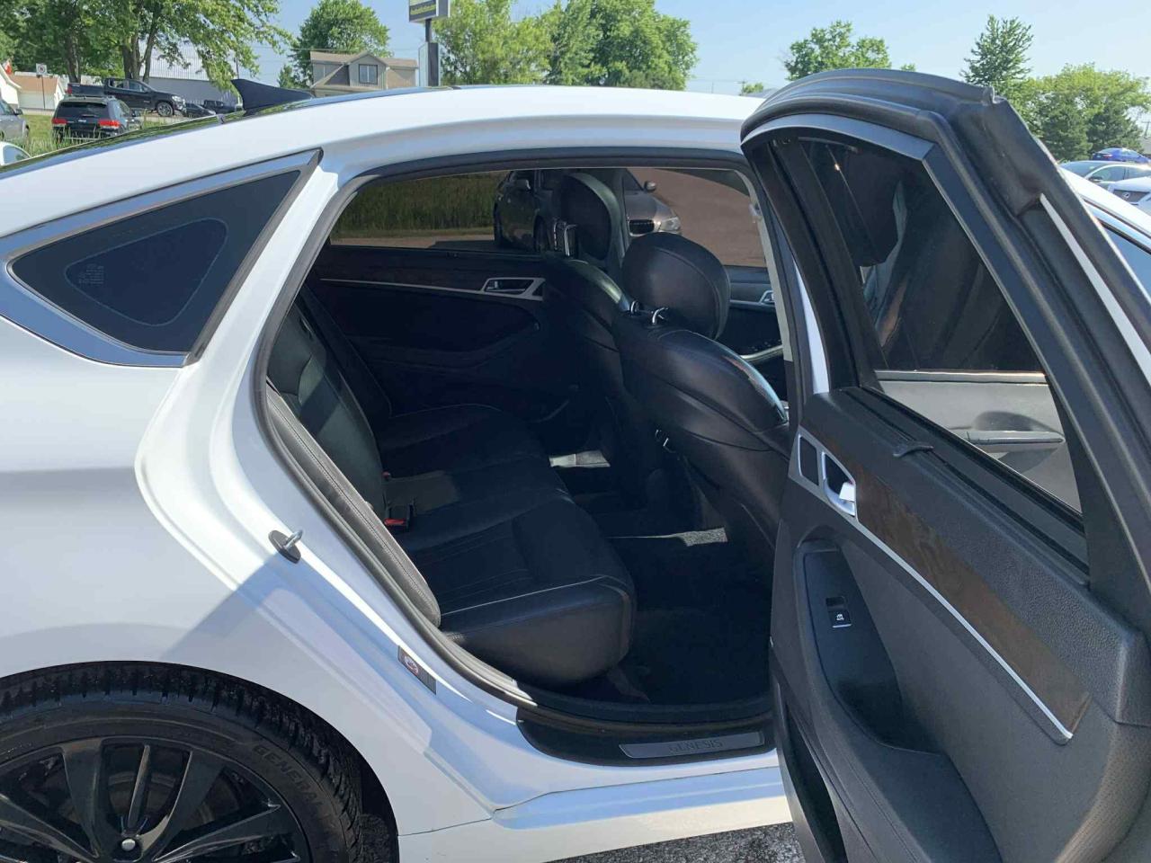 2015 Hyundai Genesis Ultimate - Photo #16