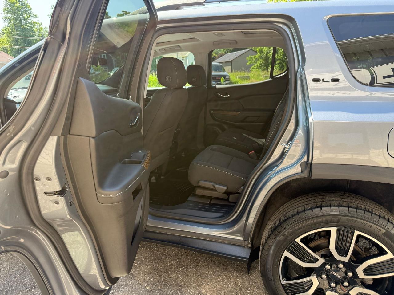2021 GMC Acadia SLE - Photo #9