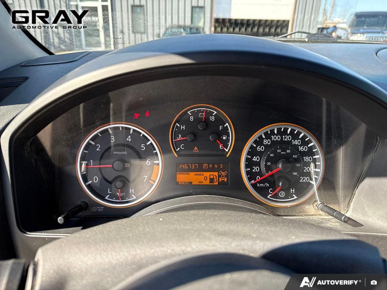 2011 Nissan Titan 5.6L V8/LEATHER/CREW/4x4 - Photo #11