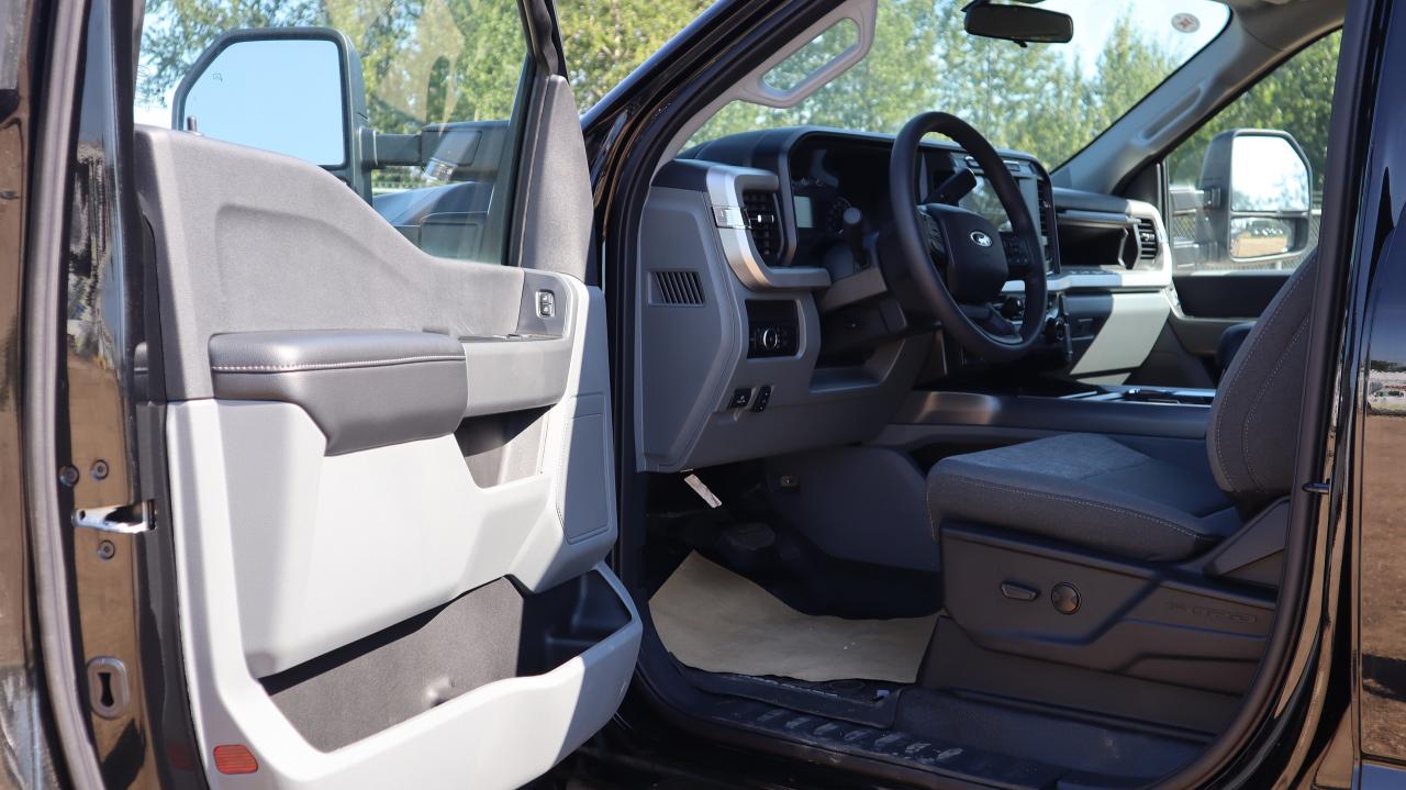 2025 Ford F-350 Super Duty SRW Lariat Photo5