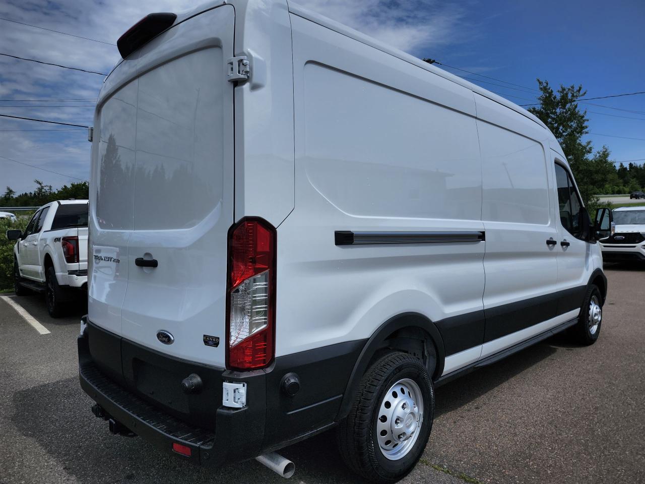 2025 Ford Transit Cargo Van T-250 148" MED RF 9070 GVWR RWD Photo4
