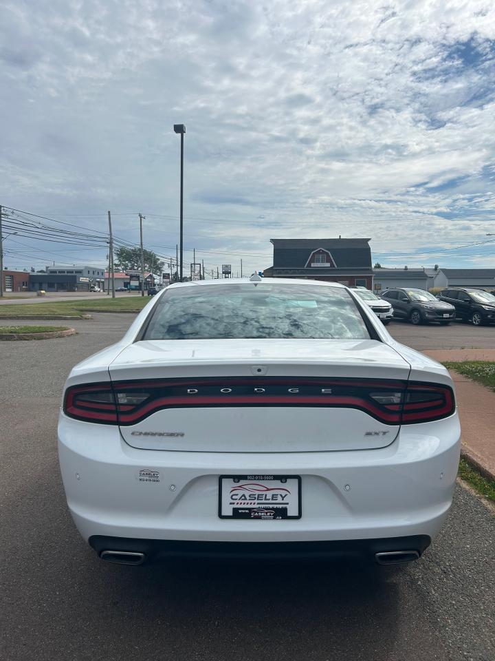 2018 Dodge Charger SXT Plus Photo4