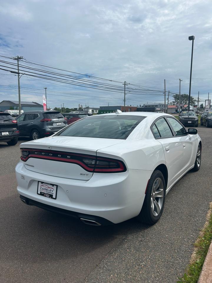 2018 Dodge Charger SXT Plus - Photo #4