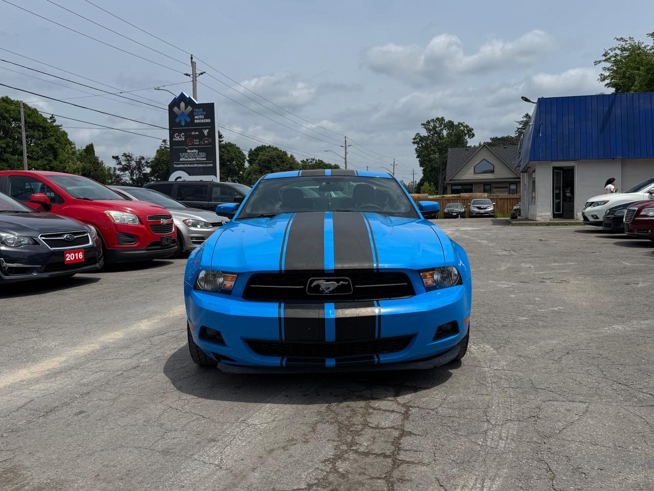 2011 Ford Mustang V6 - Photo #2