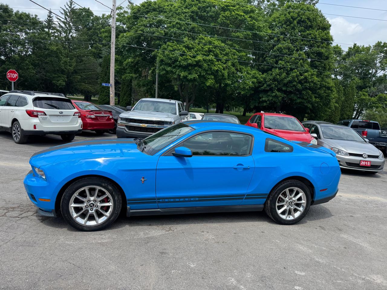 2011 Ford Mustang V6 - Photo #4