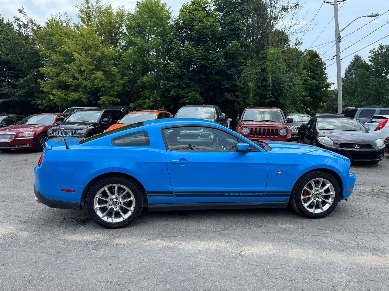 2011 Ford Mustang V6 - Photo #8