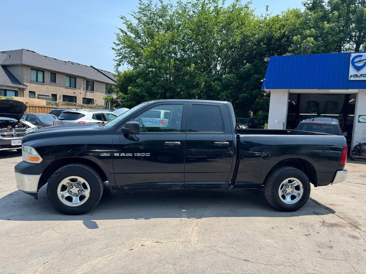 2011 RAM 1500 4WD QUAD CAB 140.5" ST - Photo #4