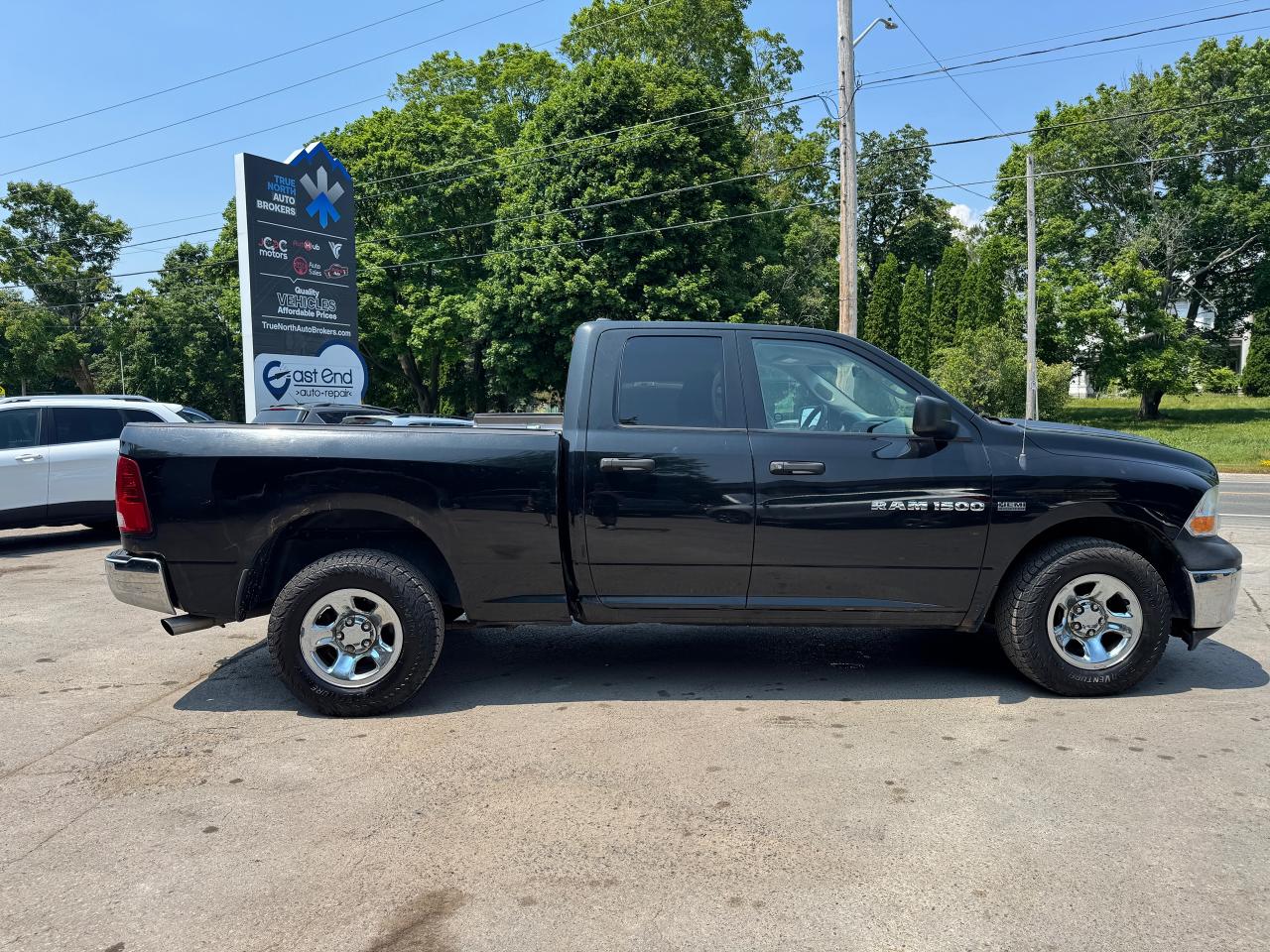2011 RAM 1500 4WD QUAD CAB 140.5" ST - Photo #8