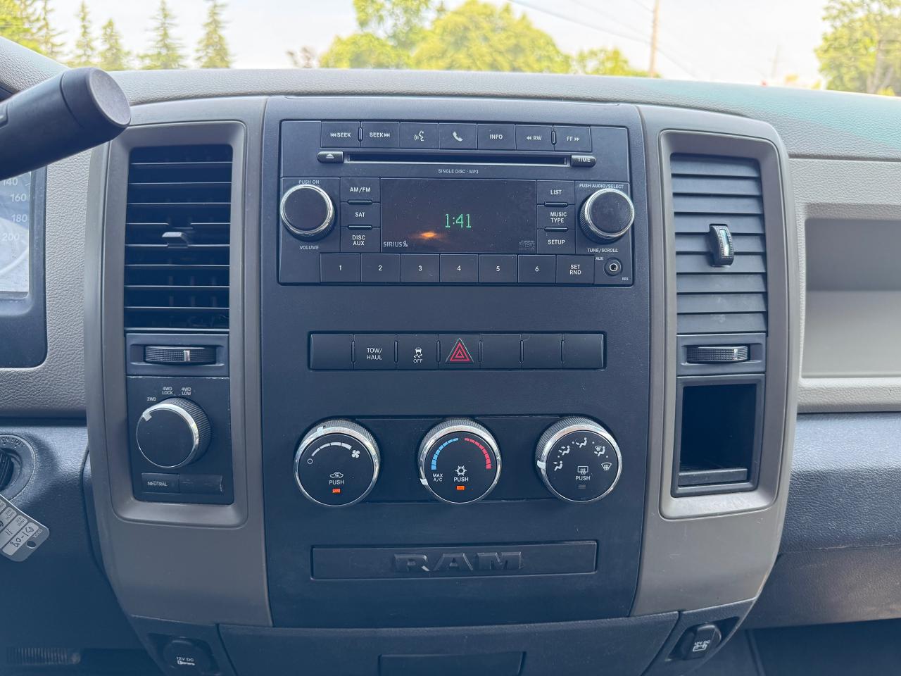 2011 RAM 1500 4WD QUAD CAB 140.5" ST - Photo #14