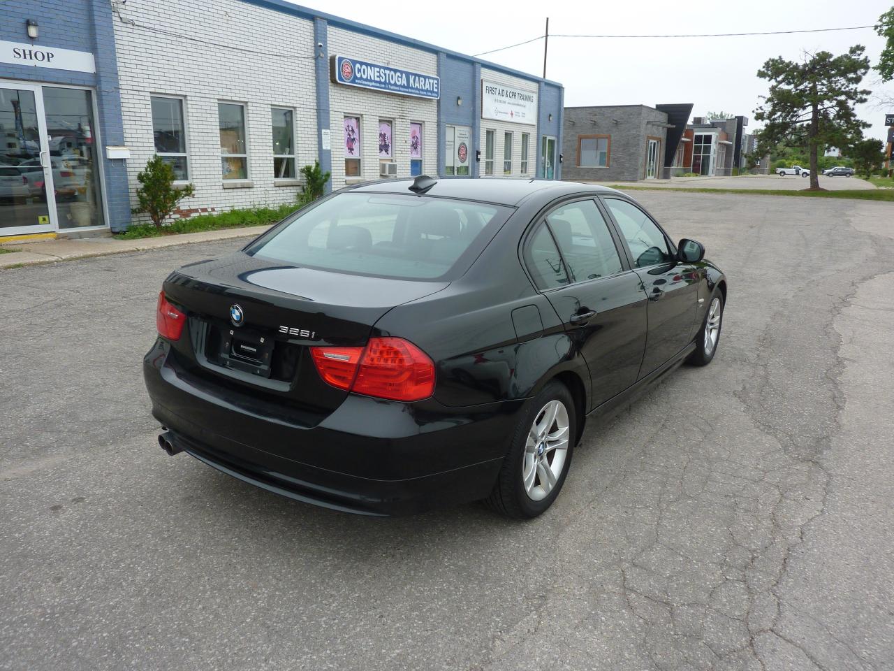 2011 BMW 328 328i xDrive Classic Edition - Photo #6