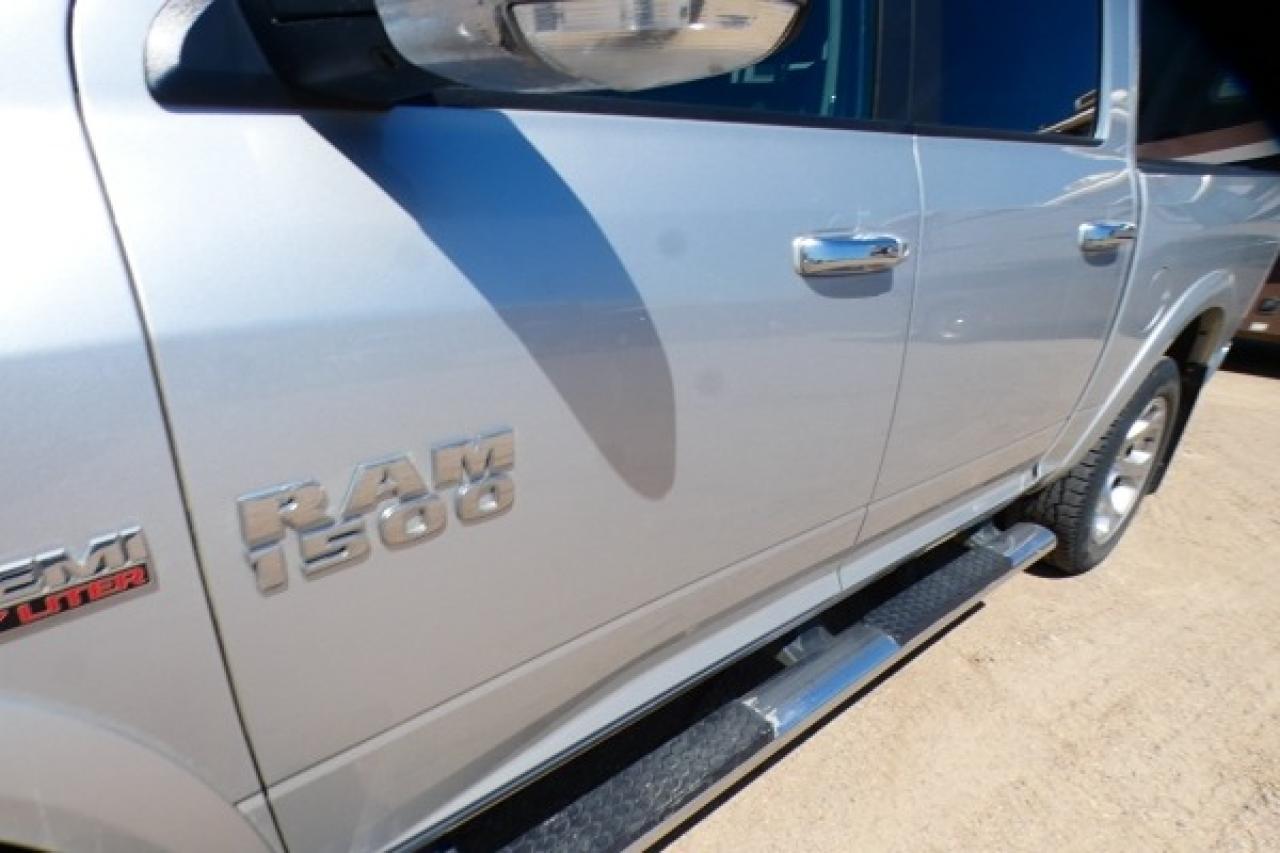 2017 Dodge Ram 1500 Laramie Crew 5.7L HEMI w/H&C L, S/R, NAV, BUC - Photo #27
