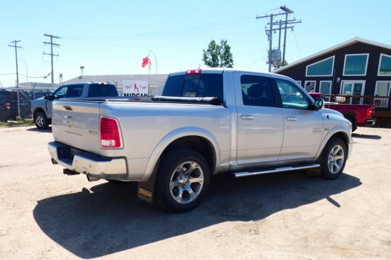 2017 Dodge Ram 1500 Laramie Crew 5.7L HEMI w/H&C L, S/R, NAV, BUC - Photo #6