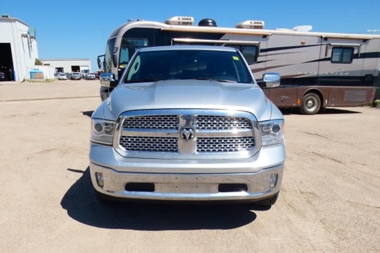 2017 Dodge Ram 1500 Laramie Crew 5.7L HEMI w/H&C L, S/R, NAV, BUC - Photo #3