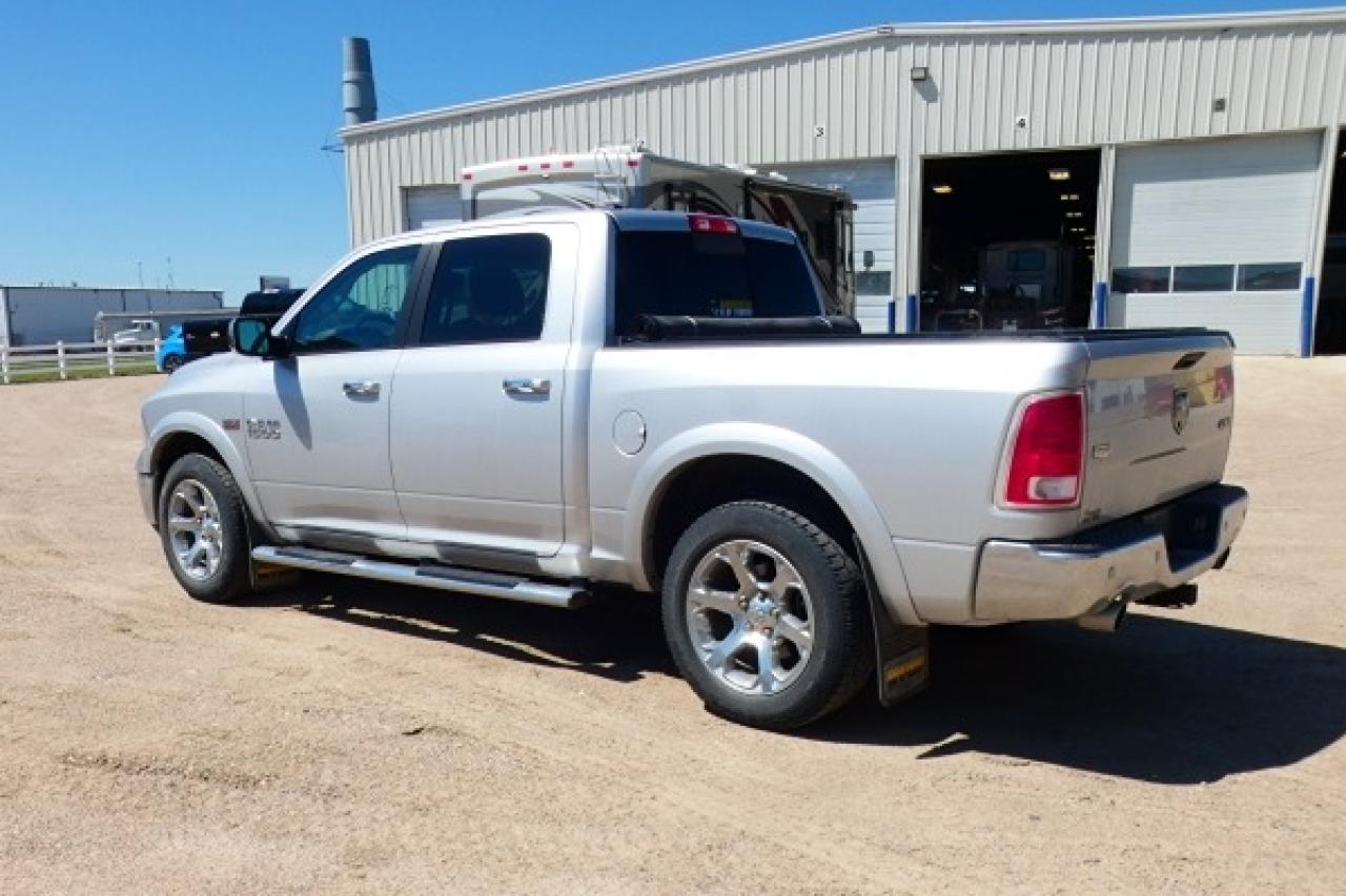 2017 Dodge Ram 1500 Laramie Crew 5.7L HEMI w/H&C L, S/R, NAV, BUC - Photo #8