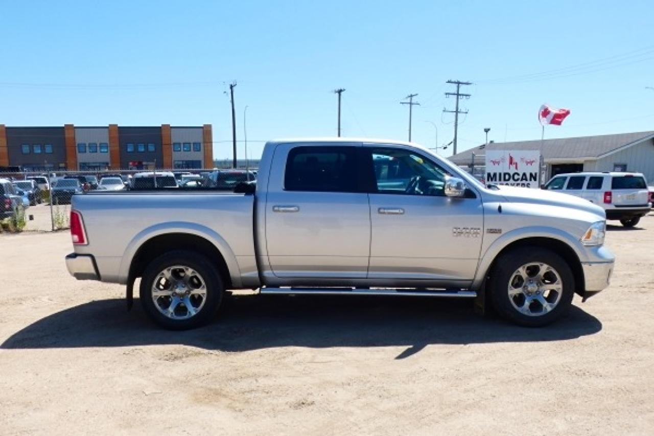 2017 Dodge Ram 1500 Laramie Crew 5.7L HEMI w/H&C L, S/R, NAV, BUC - Photo #5
