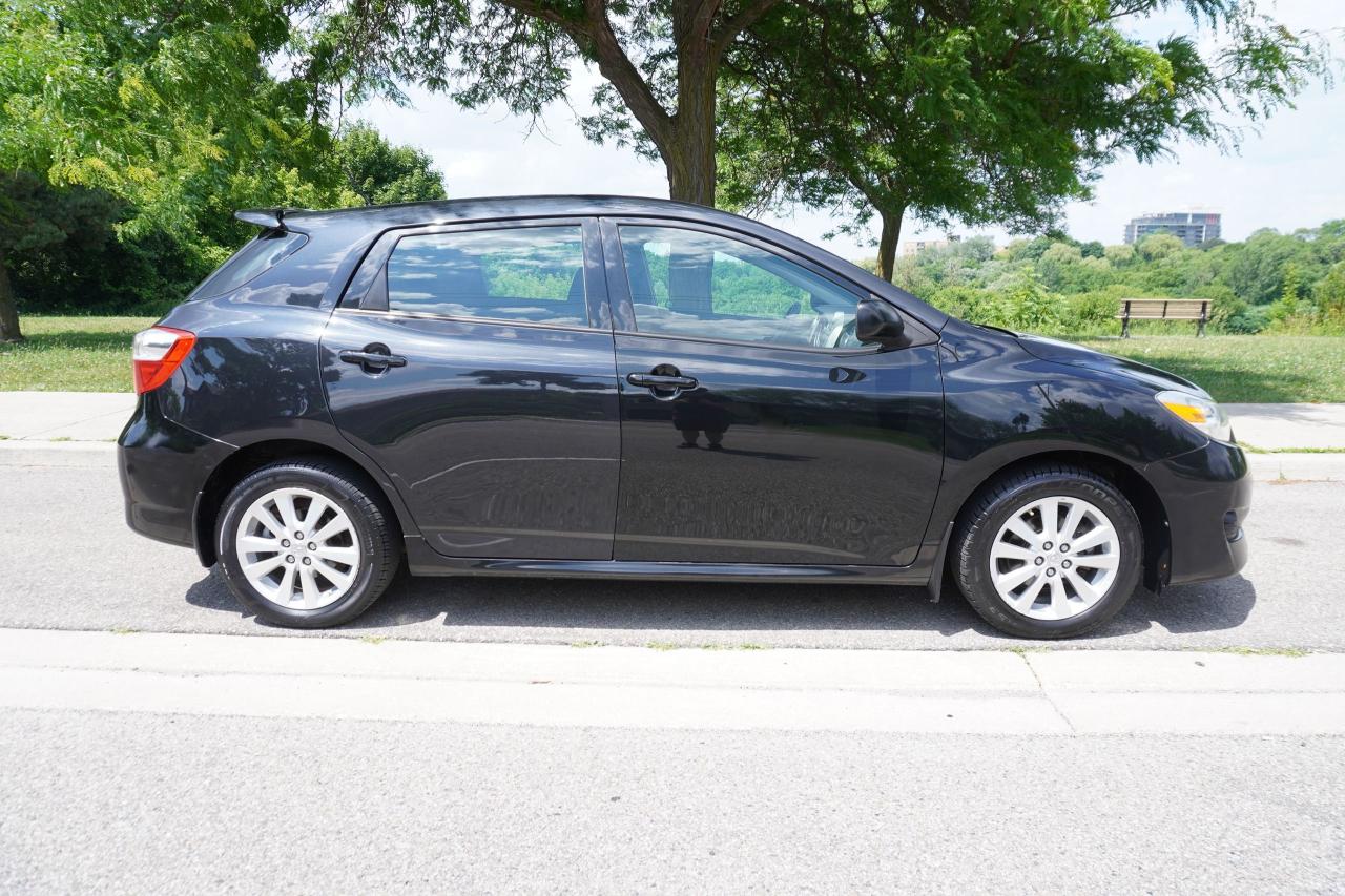 2010 Toyota Matrix NO ACCIDENTS / MANUAL / LOW KM'S / LOCAL HATCHBACK Photo4