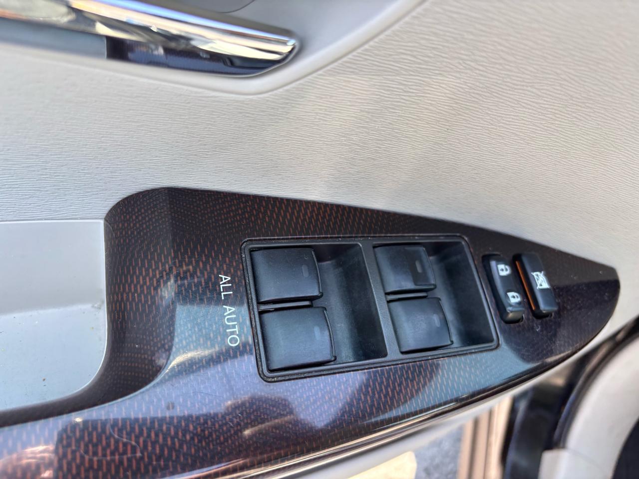 2009 Toyota Venza XLE, Leather, Panoramic Sunroof, New Tires - Photo #16