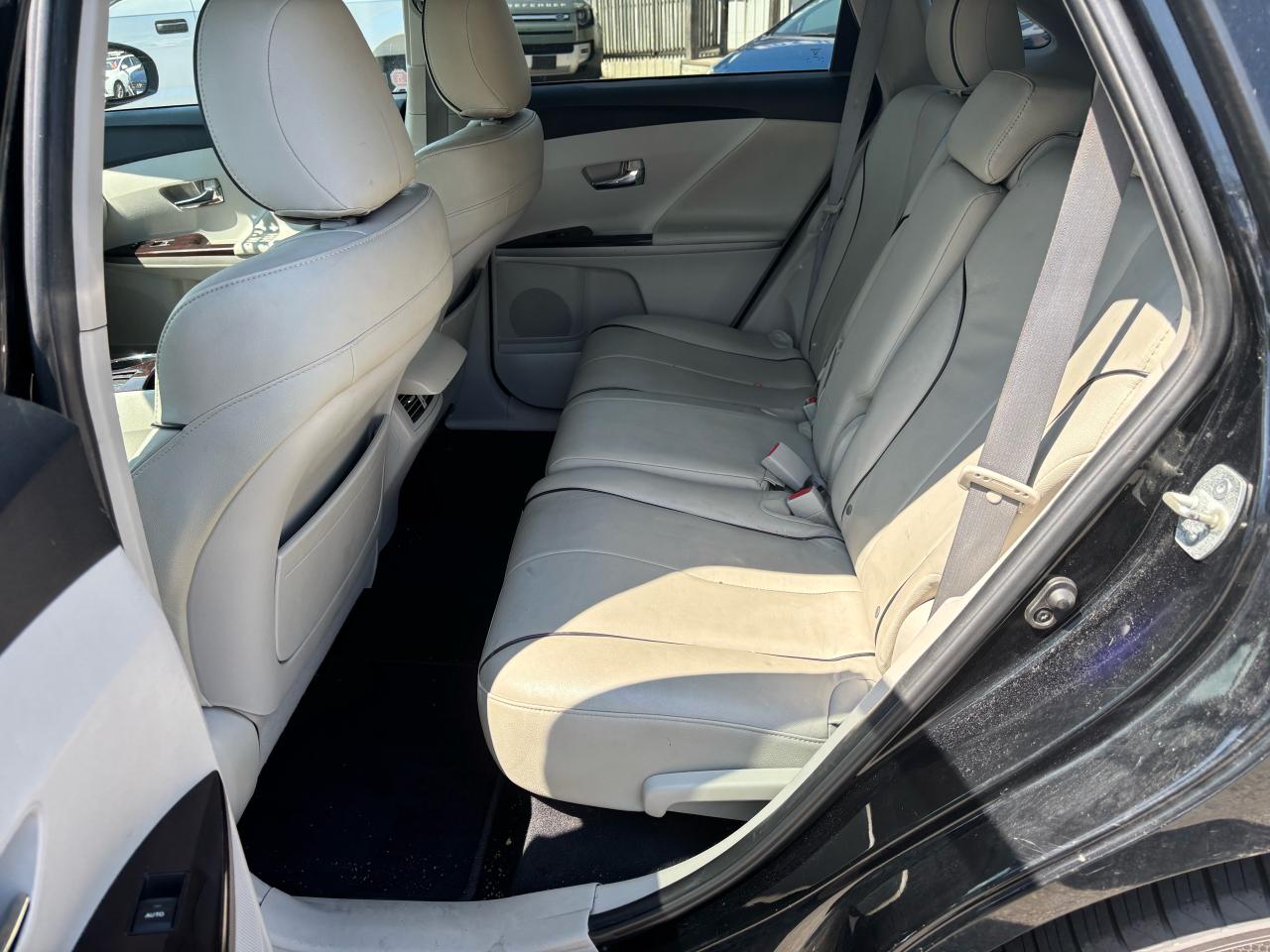 2009 Toyota Venza XLE, Leather, Panoramic Sunroof, New Tires - Photo #20