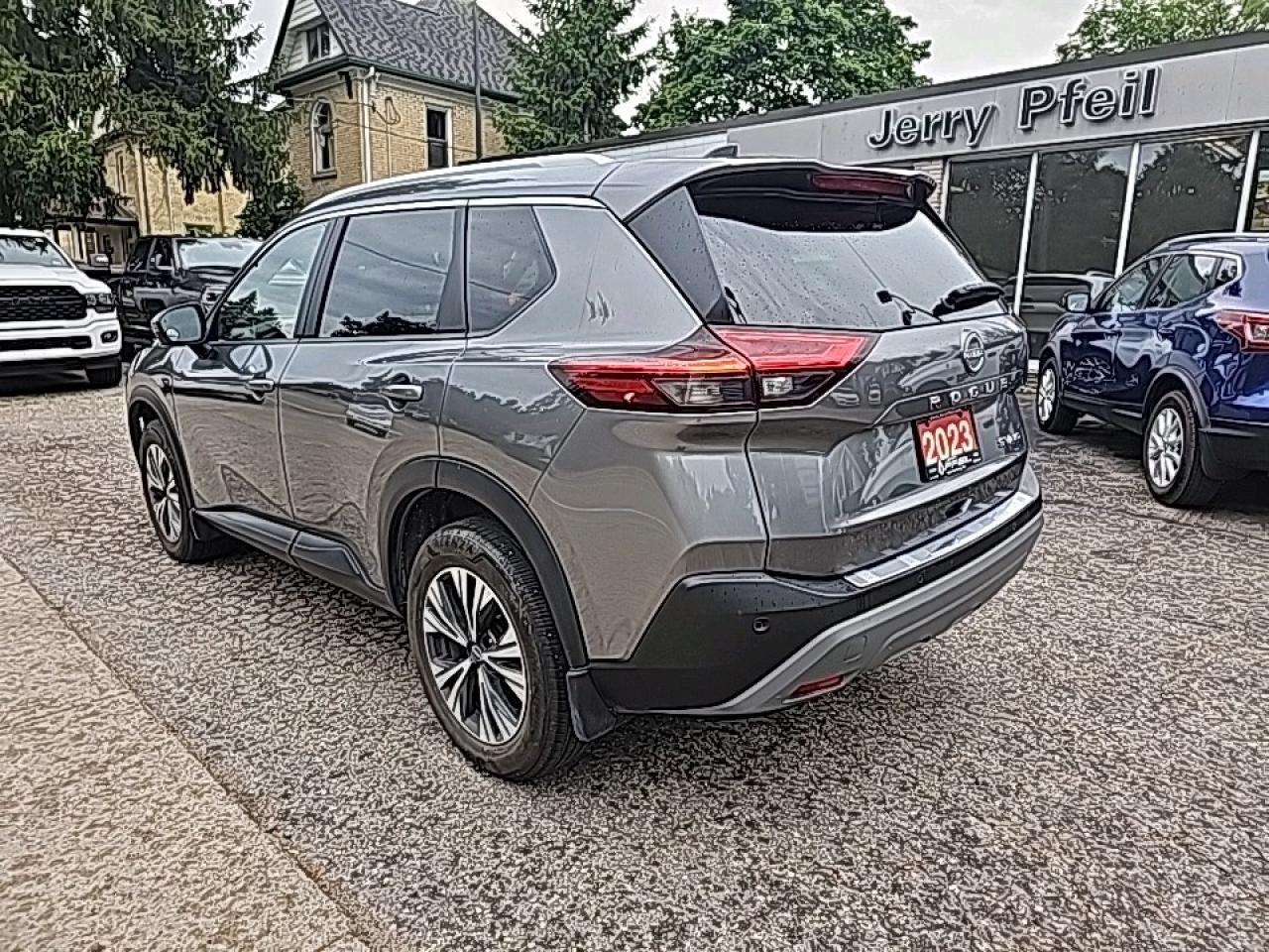 2023 Nissan Rogue SV Moonroof SUNROOF, REMOTE START Photo