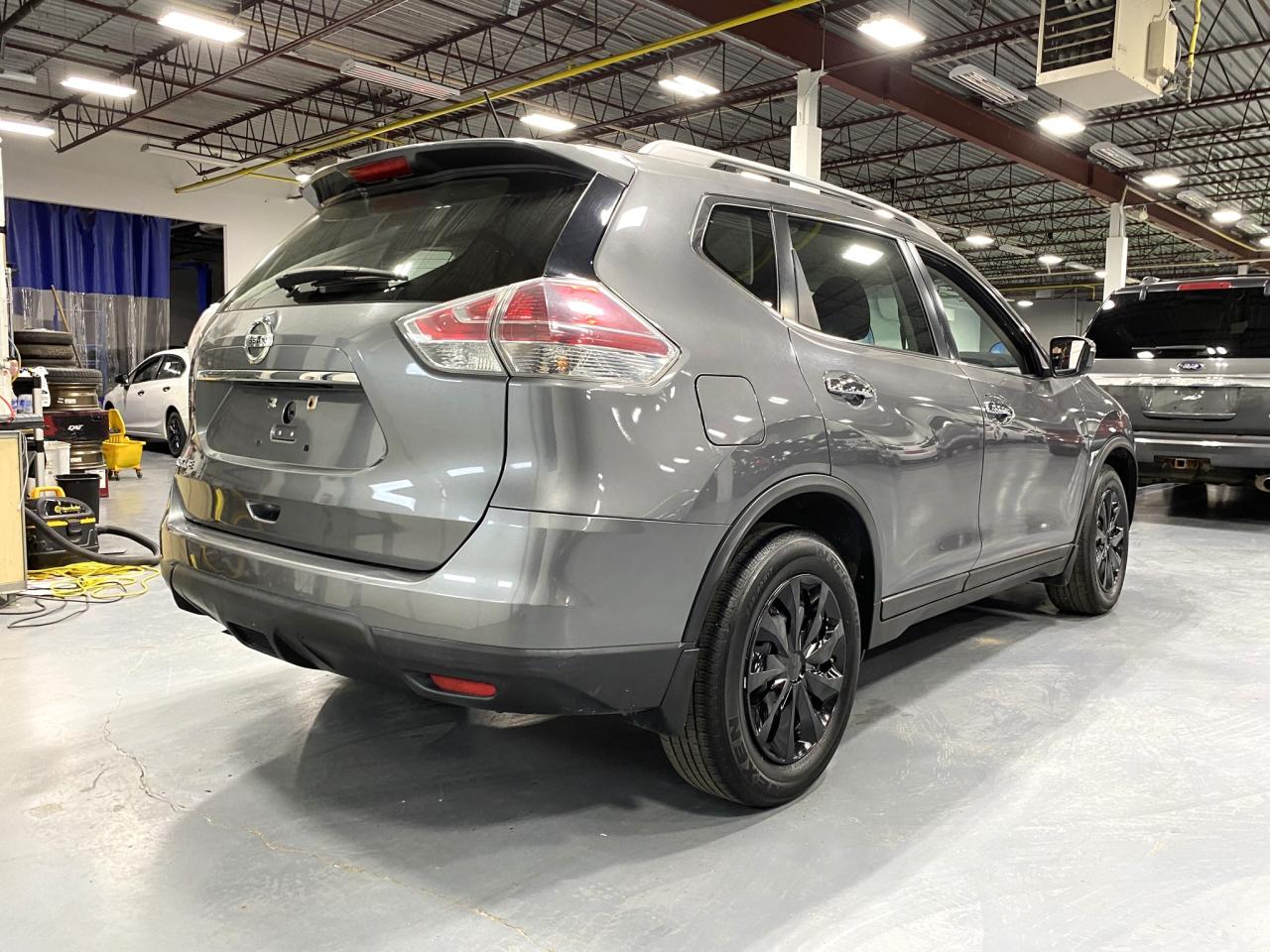 2016 Nissan Rogue S Photo4