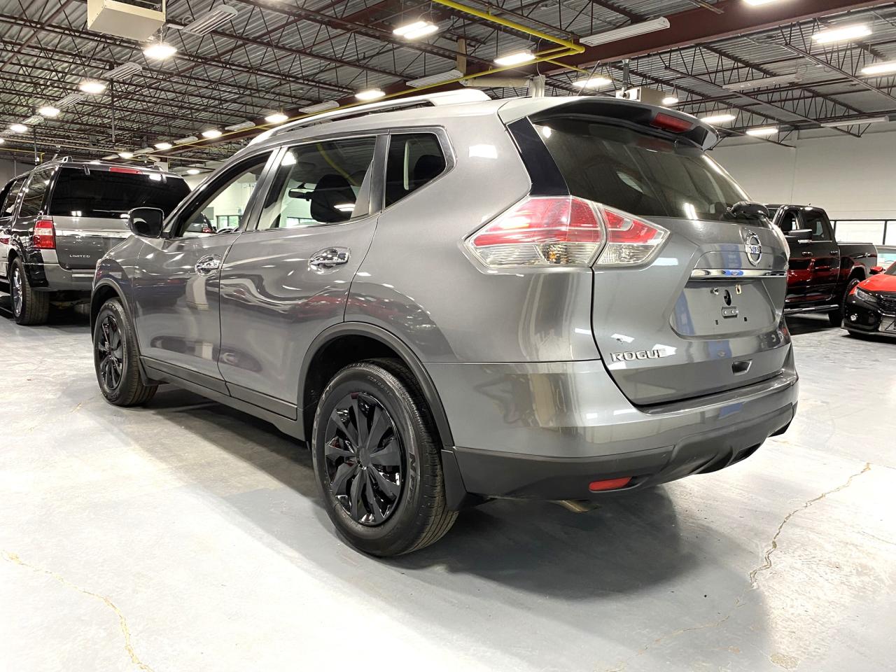2016 Nissan Rogue S Photo2