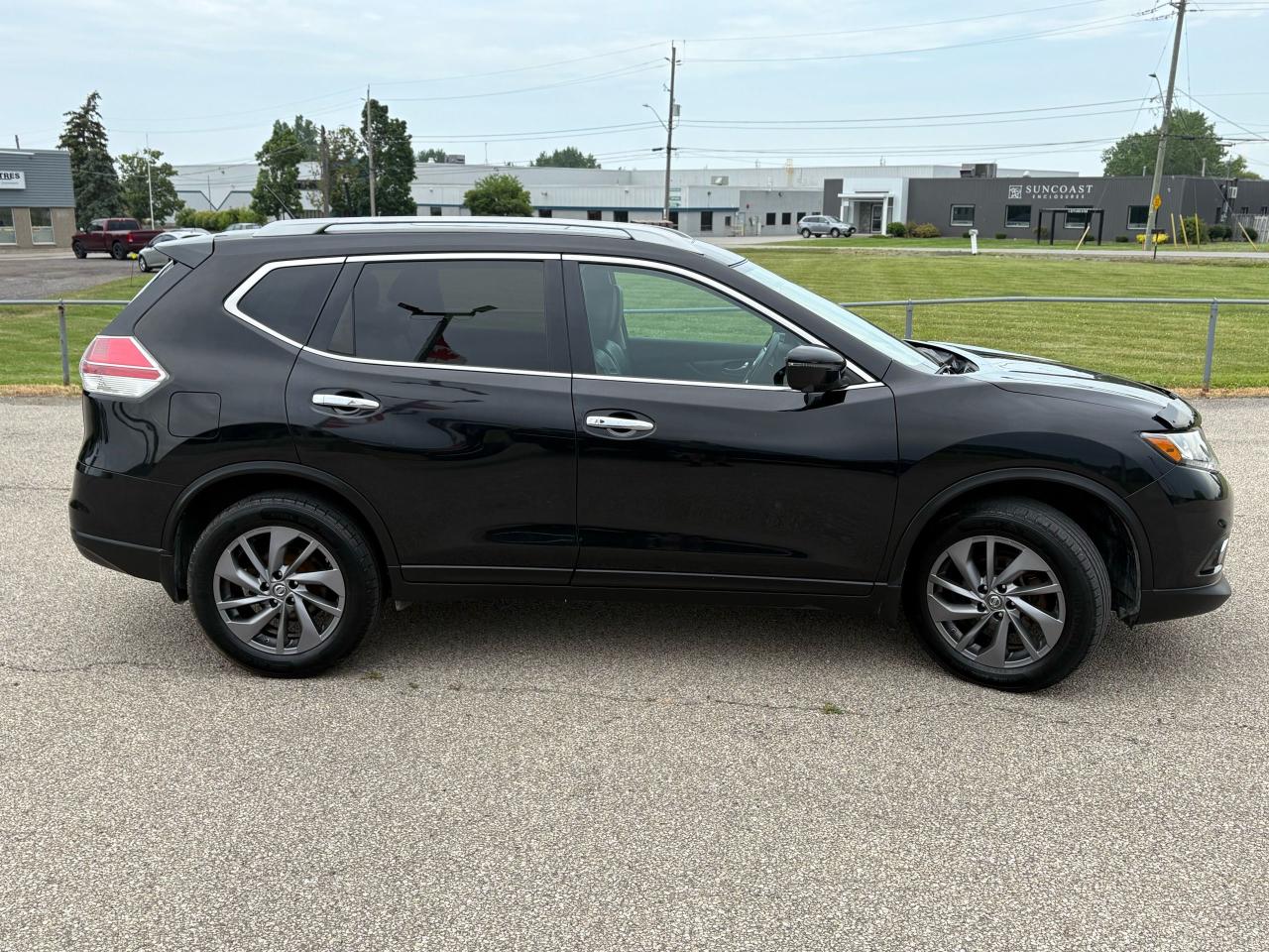 2016 Nissan Rogue SL - Photo #4