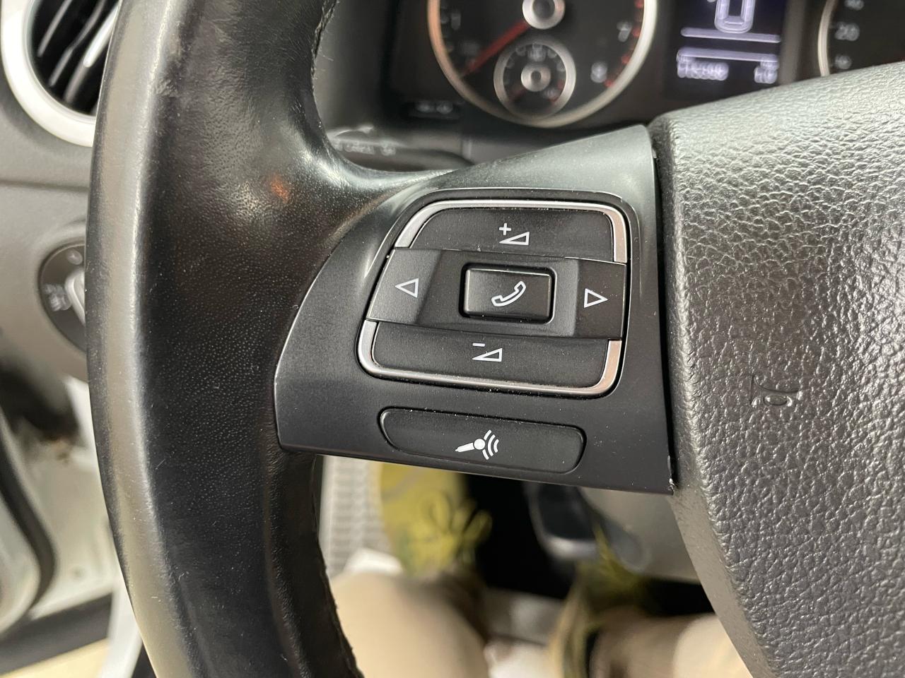 2017 Volkswagen Tiguan 4MOTION 4dr Wolfsburg Edition Photo28