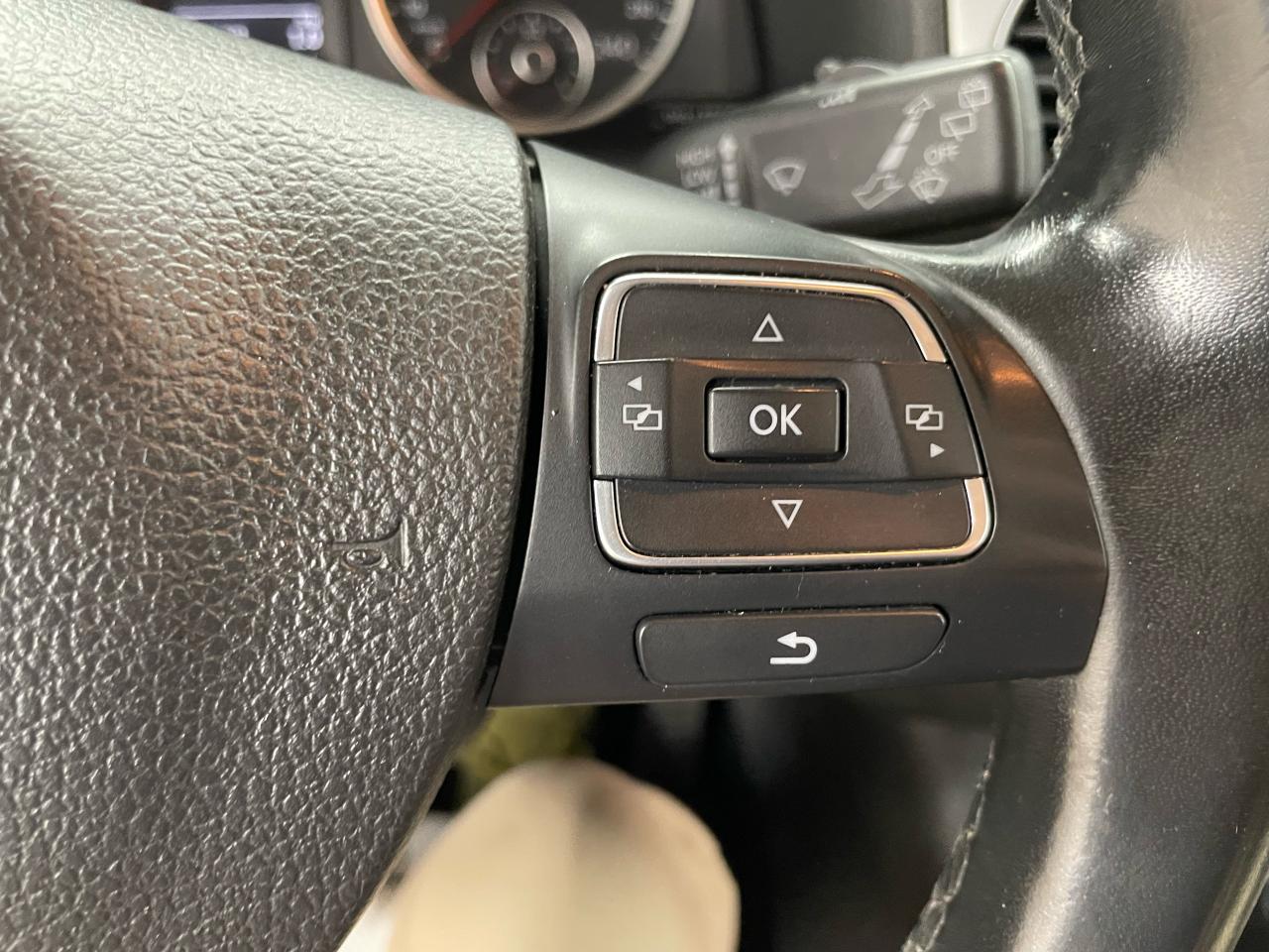 2017 Volkswagen Tiguan 4MOTION 4dr Wolfsburg Edition Photo29