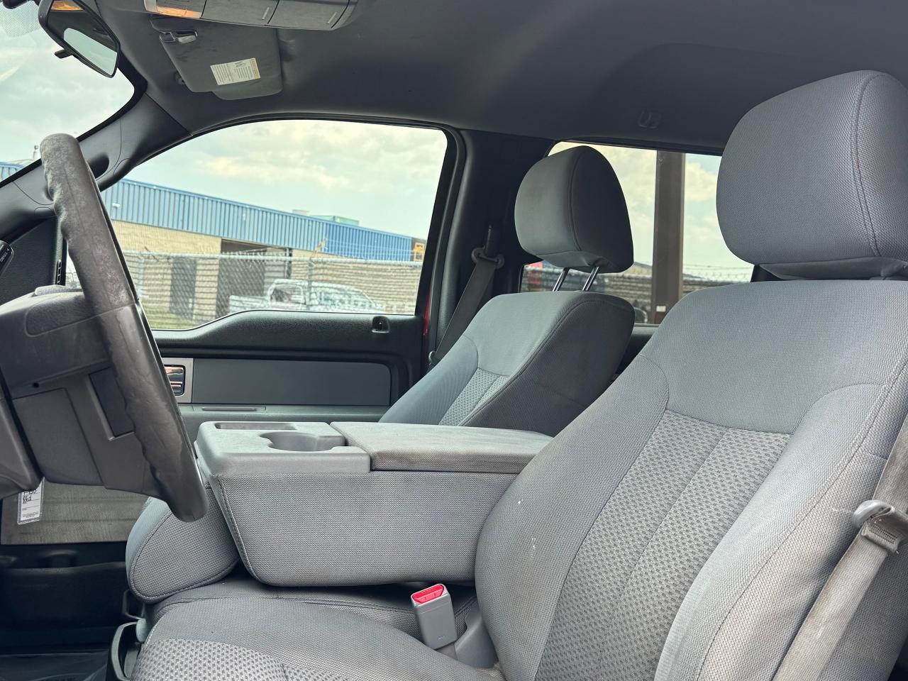 2011 Ford F-150 XL FX2 **CREW CAB / 5.5FT BOX** - Photo #26