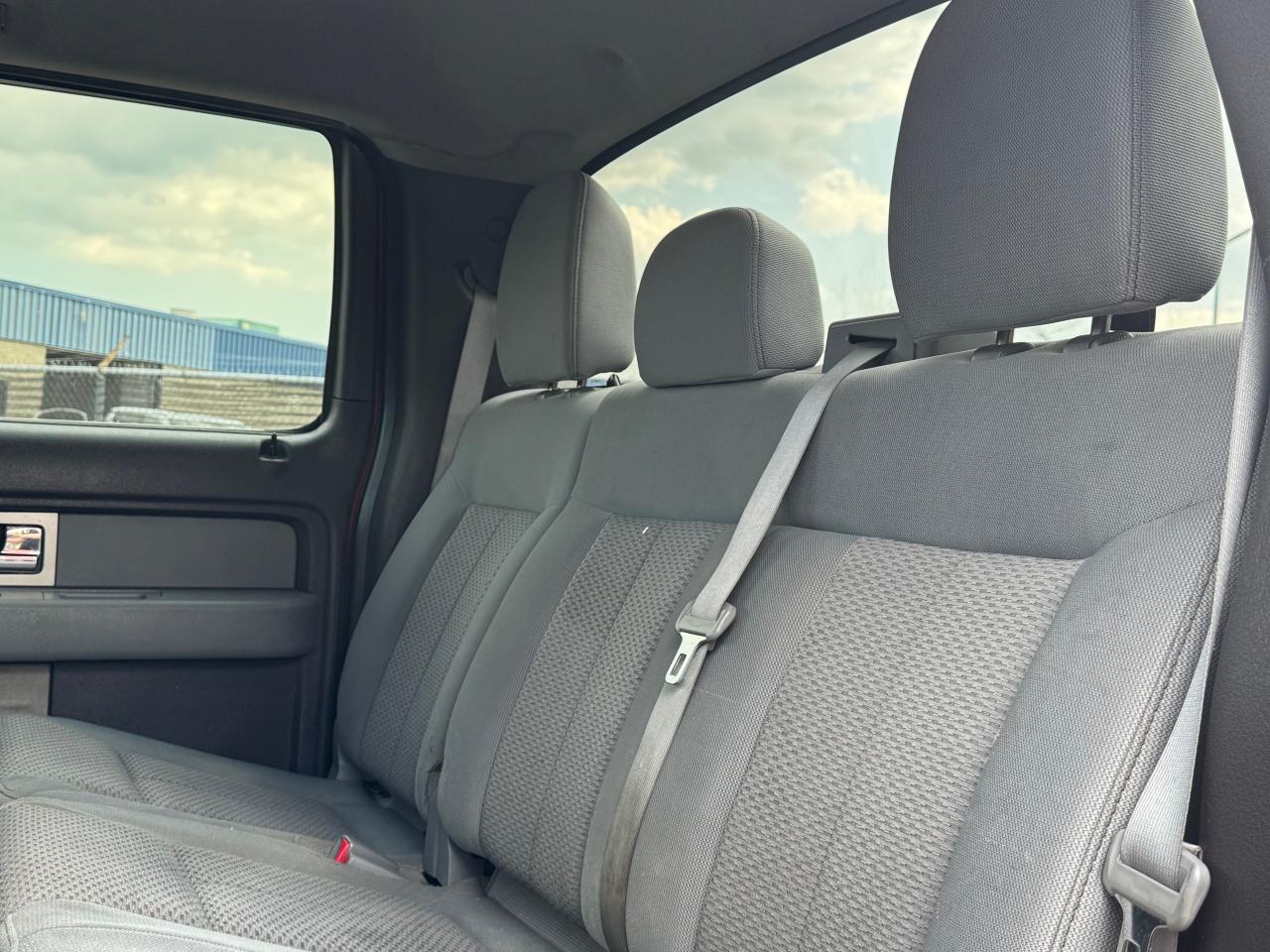 2011 Ford F-150 XL FX2 **CREW CAB / 5.5FT BOX** - Photo #28