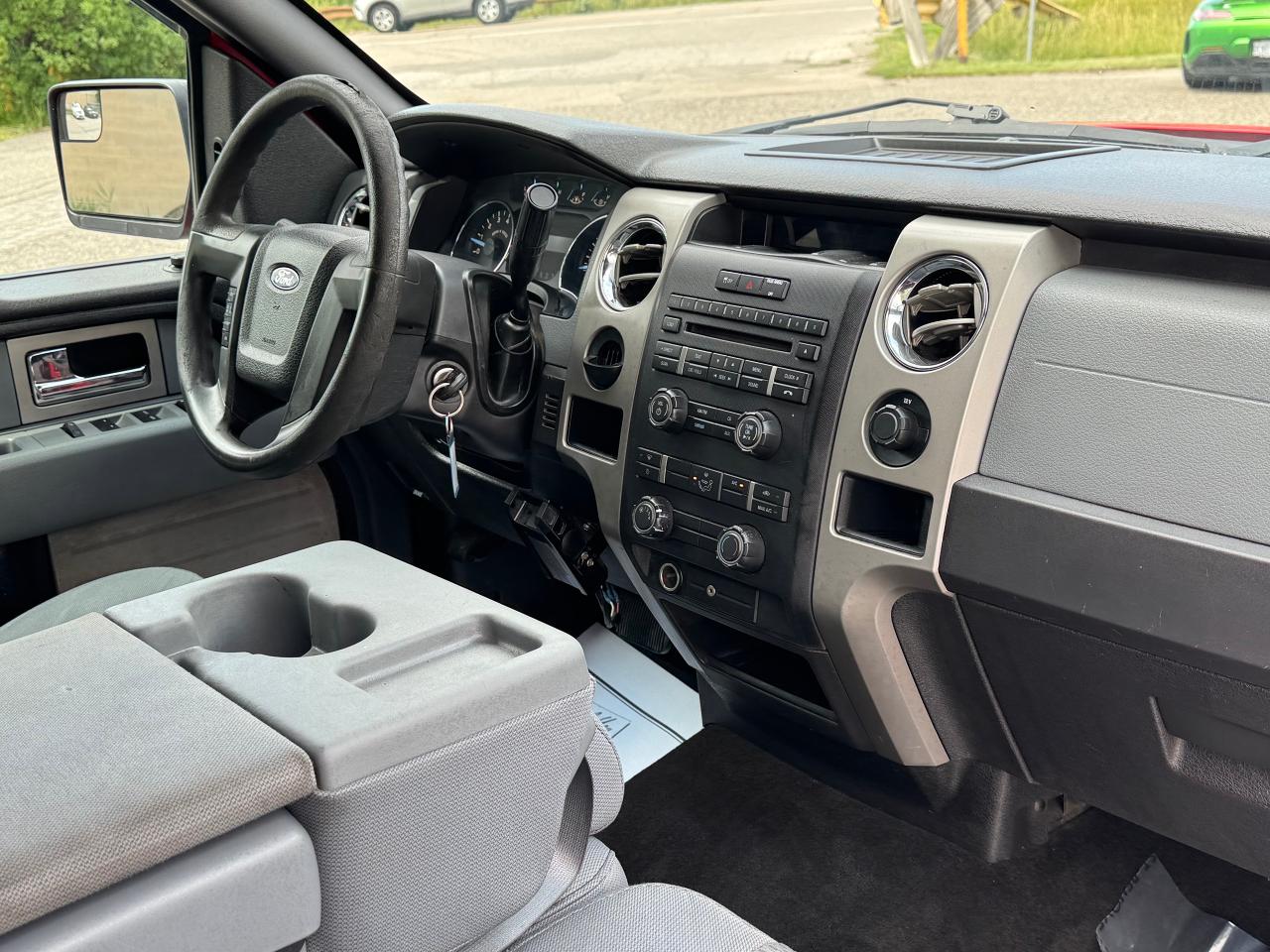 2011 Ford F-150 XL FX2 **CREW CAB / 5.5FT BOX** - Photo #30