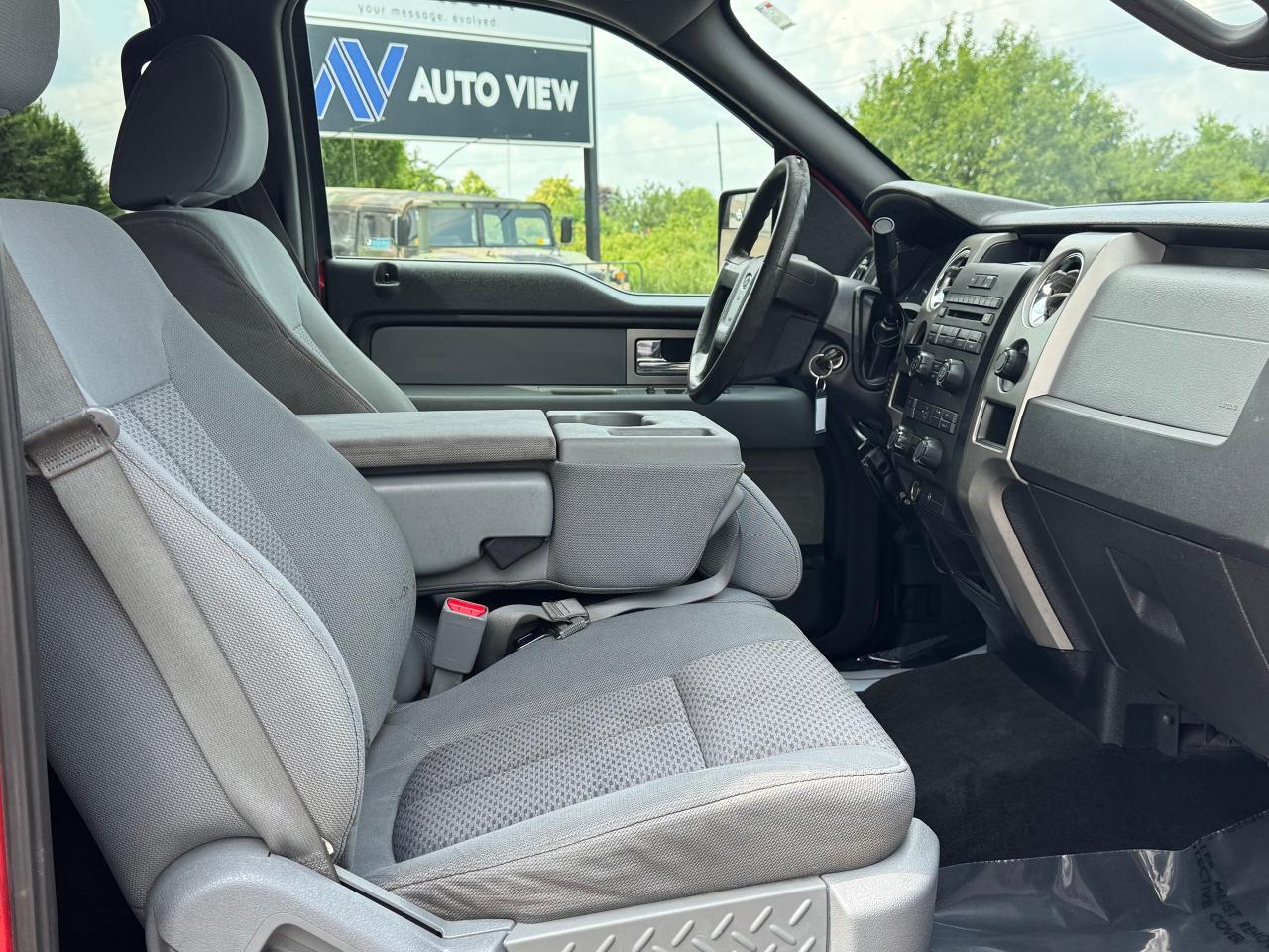 2011 Ford F-150 XL FX2 **CREW CAB / 5.5FT BOX** - Photo #29