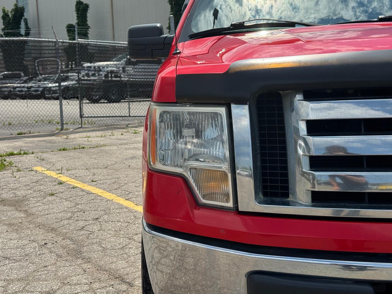 2011 Ford F-150 XL FX2 **CREW CAB / 5.5FT BOX** - Photo #11