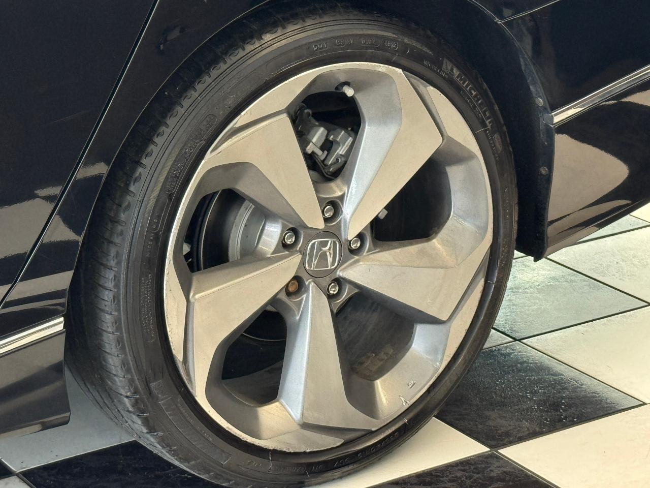 2018 Honda Accord Touring+Adaptive Cruise+Cooled Seats+CLEAN CARFAX Photo123