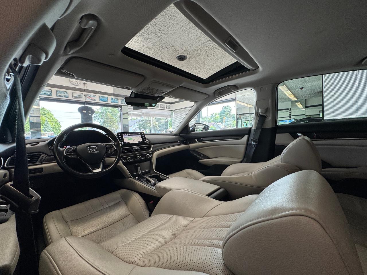 2018 Honda Accord Touring+Adaptive Cruise+Cooled Seats+CLEAN CARFAX Photo3
